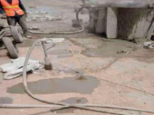 海丰水泥混凝土路面板底注浆技术 路面脱空注浆整治方案